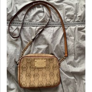 Michael Kors Cross Body!